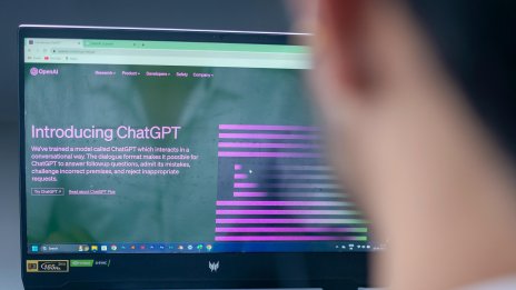 Безопасно ли е да споделяме лична информация с чатботове?