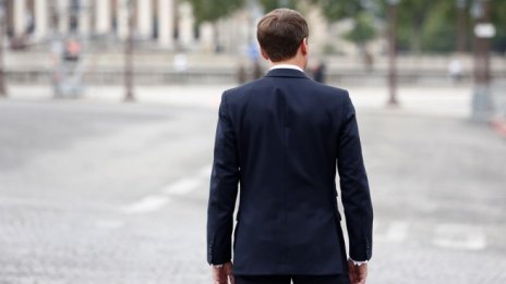 Защо Макрон идва в Сърбия?