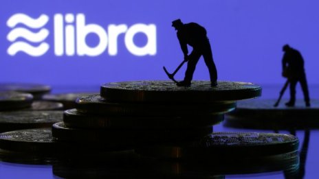 Защо криптовалутата на Facebook притеснява Тръмп и банките?