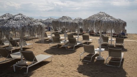 Безплатни чадъри на плажа само ако концесионерът е освободен от такса