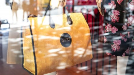 Gucci и Facebook повеждат битка с фалшивите стоки