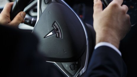 Tesla допуска наличието на шофьор зад волана на катастрофиралия в Тексас Model S