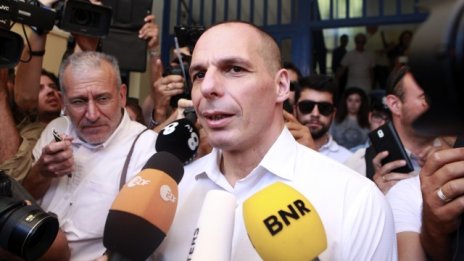 Гърците ще покажат мнението си за "ултиматума" от икономии, смята Варуфакис