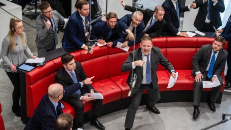 Възходящ импулс владее европейските борсови индекси въпреки политическата несигурност