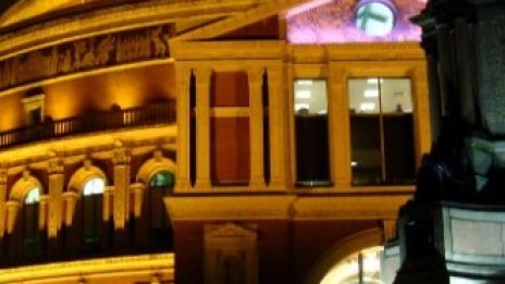 В лондонската концертна зала Royal Albert Hall продават ложа до живот 