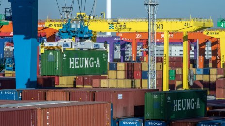 "Разводът" със САЩ заради митата напомпва търговския излишък на Китай до 103 млрд. долара