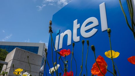 Ралито на Intel изстреля оценката ѝ до нива, невиждани от дотком ерата