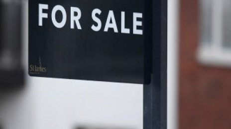 Растежът на цените на жилищата във Великобритания продължава да се забавя