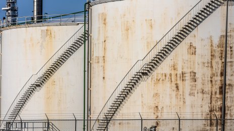 Цената на петрола се повишава въпреки опасенията за митата и забавянето на растежа*