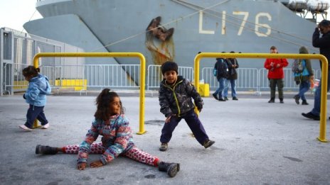 УНИЦЕФ: Два пъти повече деца мигранти са пристигнали в Италия през 2016 г.