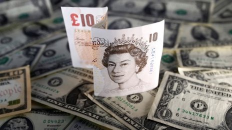 Паундът ще тъне в забвение "на ръба на ада", докато няма яснота около Brexit