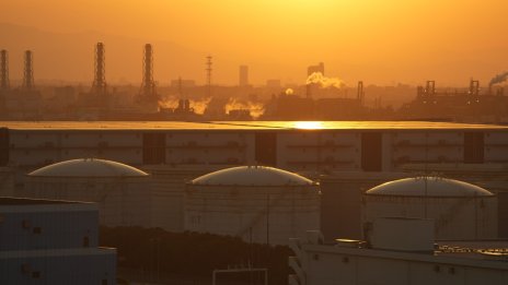 Цените на петрола се насочват към втори пореден седмичен спад*