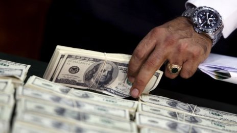 Несигурността около Фед разклати позициите в долара