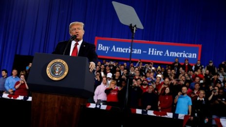 Фед: Финансите на американците се подобряват в първата година на Тръмп