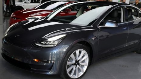 Tesla понижава цените за колите си в Китай