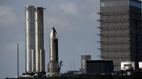 SpaceX обмисля листване на Nasdaq, но с ранно включване в основния ѝ индекс