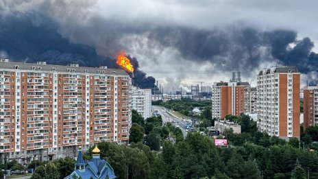 Русия съобщи за масирана атака към Москва тази нощ, горят големи ТЕЦ и рафинерия*