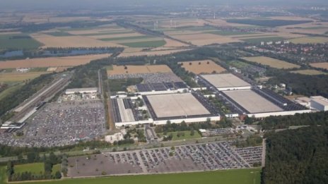 Volkswagen започва изграждането на фабрика за батерийни клетки в Залцгитер