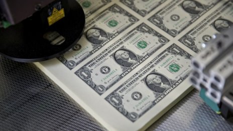 Свръхразпродажбата на щатския долар