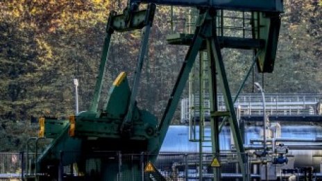 Петролът рязко поскъпва заради оптимизма за споразумение между Рияд и Москва*