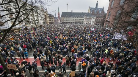 Стотици хиляди германци протестират срещу крайнодесния екстремизъм