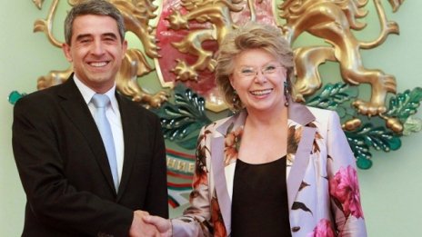 Вивиан Рединг: Демокрацията не може да се строи върху олигархията