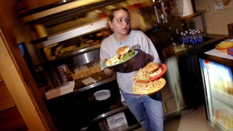 Молбите за помощи при безработица в САЩ достигат най-ниско ниво от два месеца