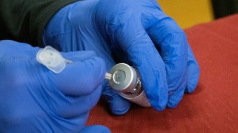 Във Франция се препоръчва задължителна ваксинация срещу Covid за здравните работници