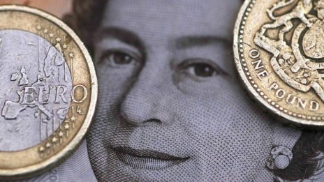 Коментарите на Марк Карни доведоха до спад при паунда спрямо еврото