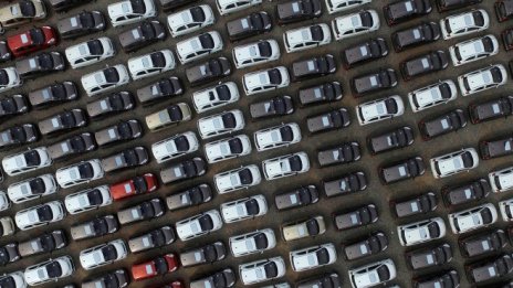 Продажбите на нови автомобили в България отчитат спад от 1,4% през март