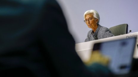 Лагард: ЕЦБ не обсъжда постепенно премахване на стимулите