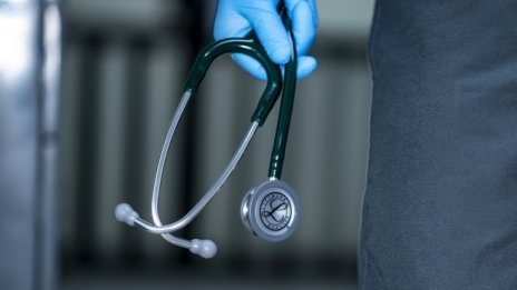 Повече лечебни заведения ще могат да кандидатстват за учебни бази