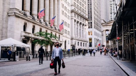 Слаби ръстове донесоха нови рекорди на Wall Street