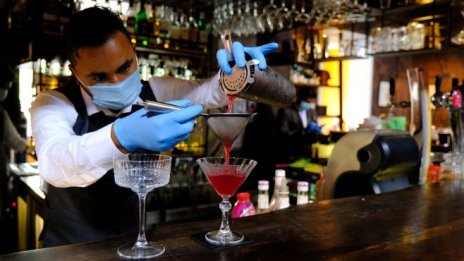 Карастоянова: България да предложи безплатна ваксинация на чуждите туристи