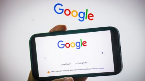 Google ще ограничи финансовите онлайн измами във Великобритания