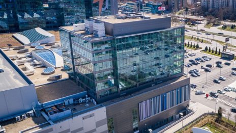 Строителната компания MVF Holding купи бившата централа на Piraeus Bank в София