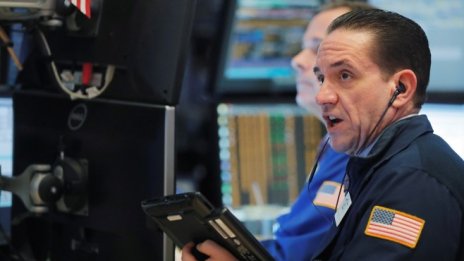 Wall Street се отправя към червен финал на седмицата*