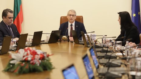 Денков: Няма фиксирана дата за влизане на България в Шенген и по суша