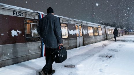 Подобрението в сектора на услугите в САЩ не бе достатъчно, за да отговори на прогнозите