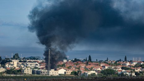 Пазарите в Израел потънаха, компаниите спряха дейност след атаката на "Хамас"