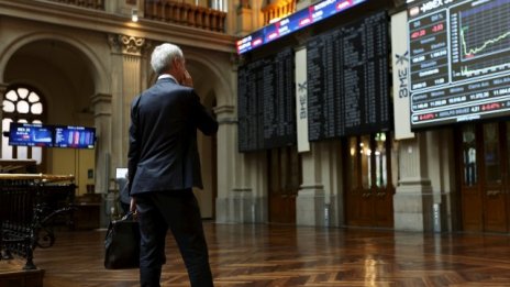 Bayer повлече германския индекс Dax надолу