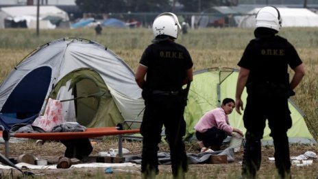 Гърция започна разчистването на Идомени