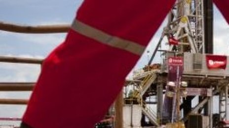 Цената на петрола близо до границата от 90 долара за барел