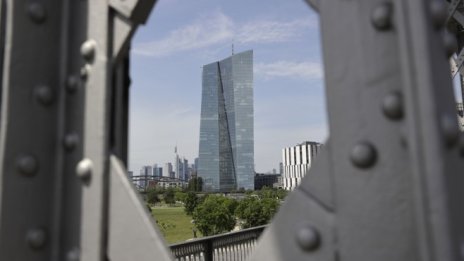 ЕЦБ: Еврозоната ще избегне рецесията тази година