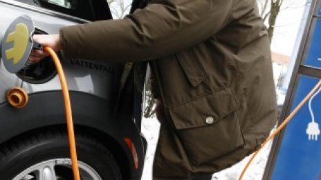 Изграждат първите зарядни станции за електромобили в София в началото на 2012 