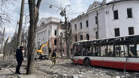 Над 25 души са загинали, а десетки са ранените след руския удар в украинския град Суми