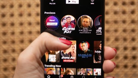 Netflix очаква по-евтината си услуга с реклами да достигне 40 млн. зрители до края на 2023 г.