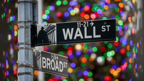 S&P 500 достигна нов исторически връх и е близо до 7000 пункта