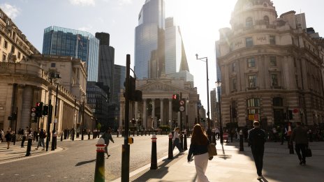 Британските фирми съкращават работни места и поръчки