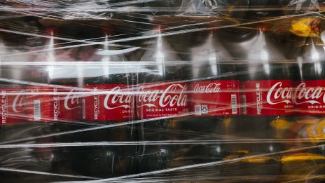 Coca-Cola повишава прогнозата за годината благодарение на по-високите цени